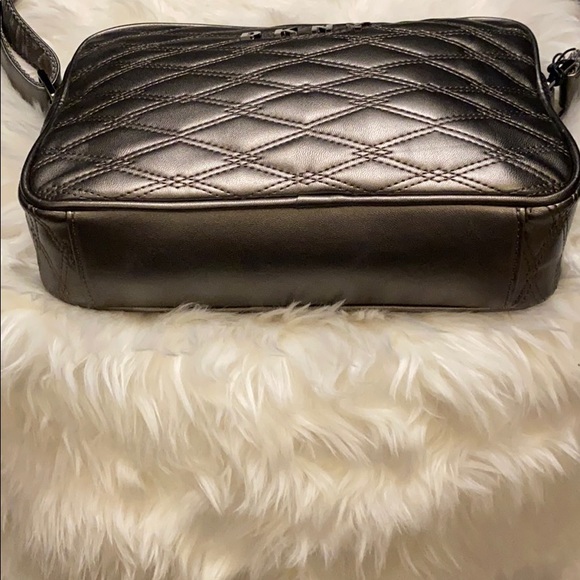 DKNY Silver Quilted Crossbody💕 - Picture 4 of 11